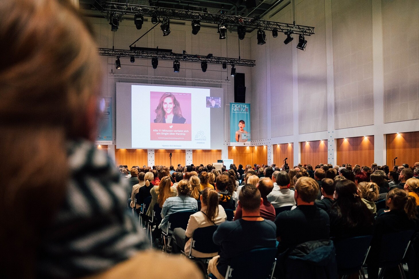 Professor Gerd Gigerenzer während seiner Livezuschaltung in den Saal 2